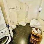 Berringer, Captainsroom, Direkt An Der Promenade * Rostock