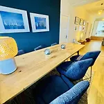 Berringer, Captainsroom, Direkt An Der Promenade * Rostock