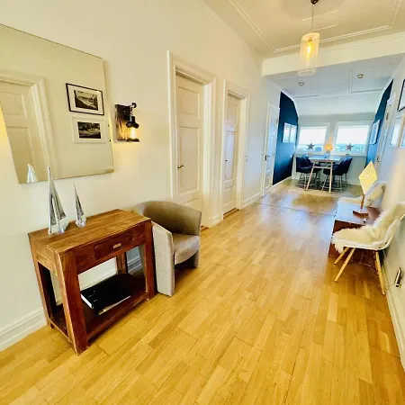 Berringer, Captainsroom, Direkt An Der Promenade * Rostock